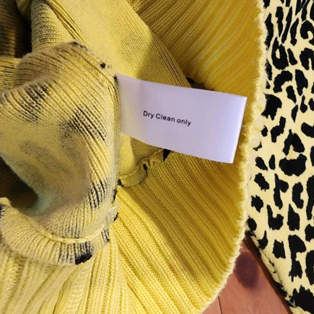 Central Park West Sweater Womens Medium Neon Yellow Leopard Ribbed Crewneck Cozy